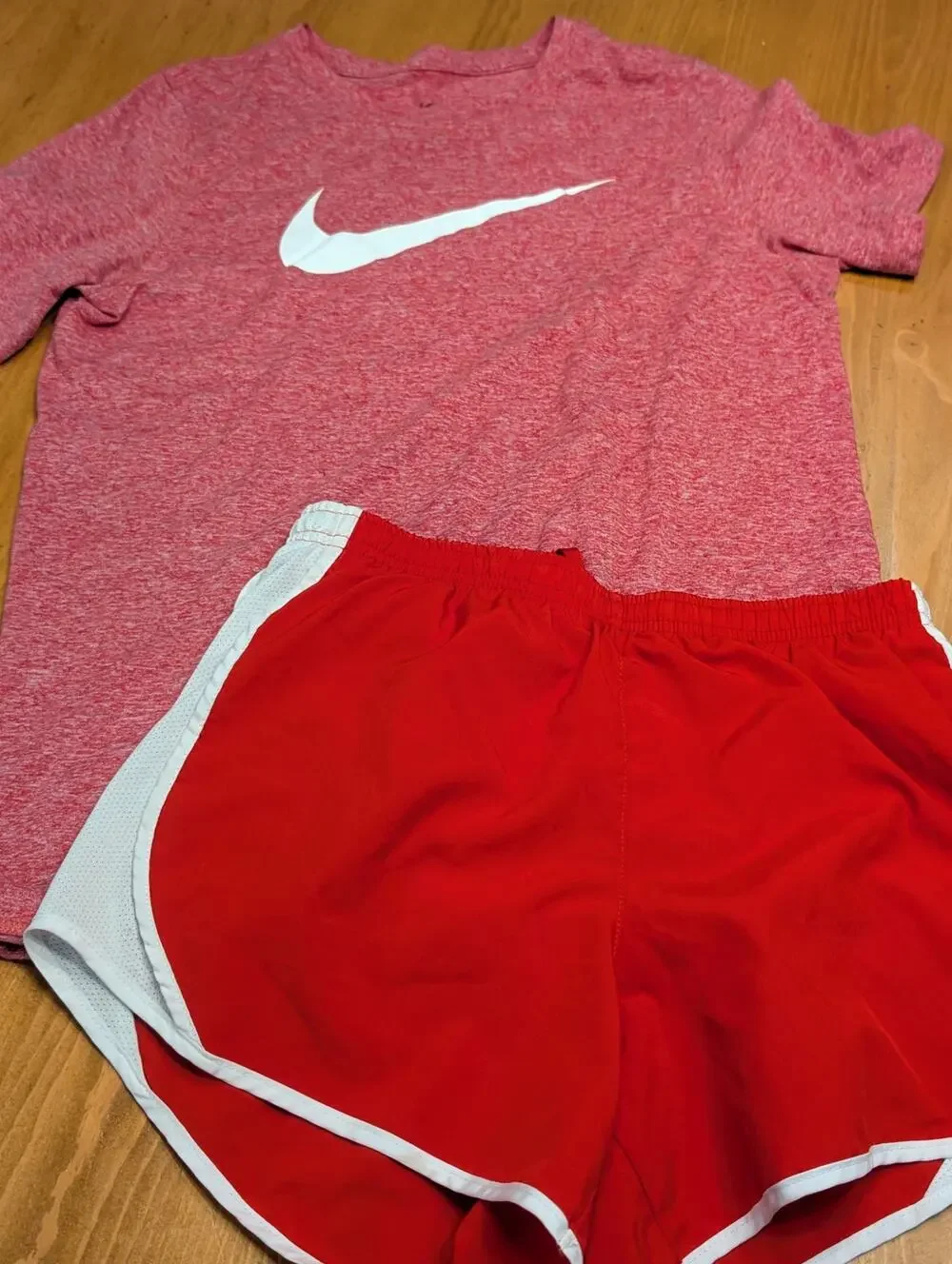 Nike Athletic Outfit, Tempo Shorts w/DryFit Tee, Youth Large, Red, LN